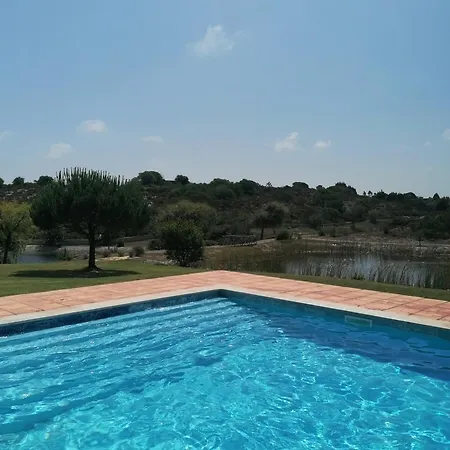 빌라 Lakeview Luxury With Pool